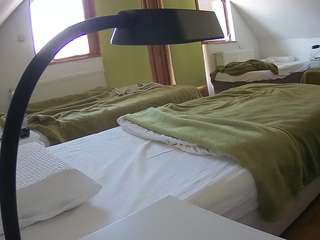 voyeurcam-julmodels-bed-2's CamSoda show and profile