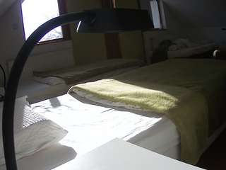 voyeurcam-julmodels-bed-2