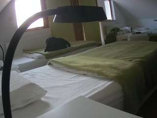 voyeurcam-julmodels-bed-2's CamSoda show and profile