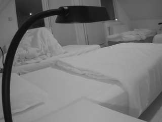 voyeurcam-julmodels-bed-2's CamSoda show and profile
