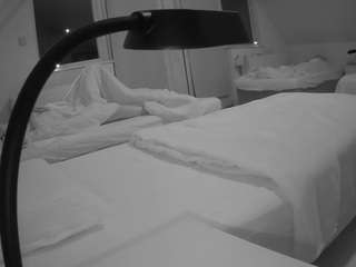 voyeurcam-julmodels-bed-2