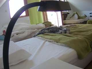 voyeurcam-julmodels-bed-2 webcam