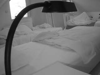 voyeurcam-julmodels-bed-2