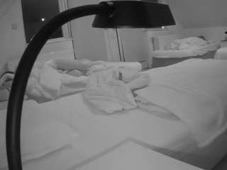 voyeurcam-julmodels-bed-2