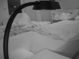 voyeurcam-julmodels-bed-2 webcam