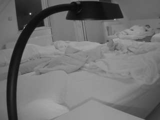 voyeurcam-julmodels-bed-2