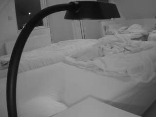 voyeurcam-julmodels-bed-2 webcam