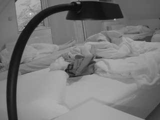 voyeurcam-julmodels-bed-2 webcam