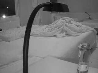 voyeurcam-julmodels-bed-2
