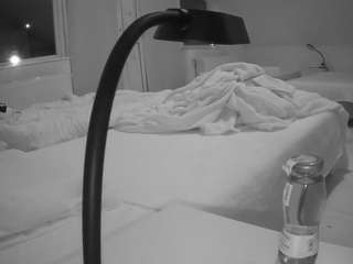 voyeurcam-julmodels-bed-2