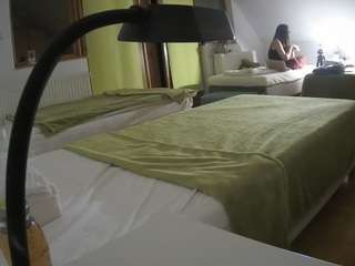 voyeurcam-julmodels-bed-2 webcam