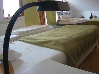 Dieses Model ist jetzt live. voyeurcam-julmodels-bed-2