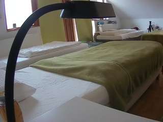 Эта модель сейчас онлайн. voyeurcam-julmodels-bed-2