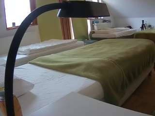 यह मॉडल अभी लाइव है. voyeurcam-julmodels-bed-2