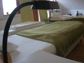Dit model is nu live. voyeurcam-julmodels-bed-2