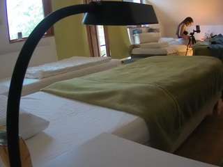 このモデルは現在ライブ中です。 voyeurcam-julmodels-bed-2