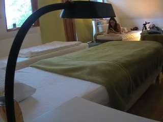 โมเดลนี้กำลังถ่ายทอดสดอยู่. voyeurcam-julmodels-bed-2