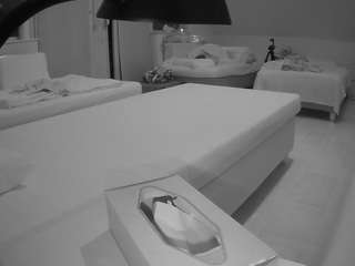 voyeurcam-julmodels-bed-2