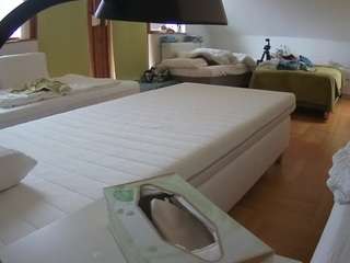 Mẫu này đang trực tiếp. voyeurcam-julmodels-bed-2