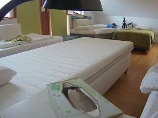 هذا النموذج مباشر الآن. voyeurcam-julmodels-bed-2