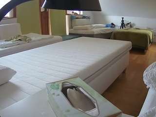 Questo modello è in diretta ora. voyeurcam-julmodels-bed-2