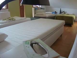 voyeurcam-julmodels-bed-2