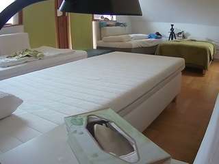 โมเดลนี้กำลังถ่ายทอดสดอยู่. voyeurcam-julmodels-bed-2