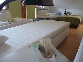voyeurcam-julmodels-bed-2
