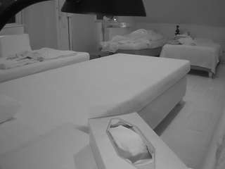 voyeurcam-julmodels-bed-2