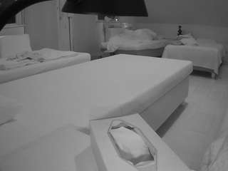 voyeurcam-julmodels-bed-2