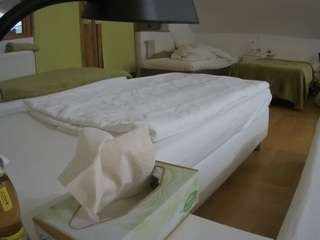 voyeurcam-julmodels-bed-2