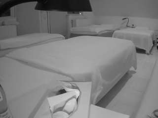 voyeurcam-julmodels-bed-2