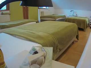 voyeurcam-julmodels-bed-2
