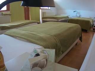 voyeurcam-julmodels-bed-2