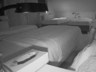 voyeurcam-julmodels-bed-2