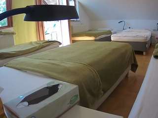 voyeurcam-julmodels-bed-2