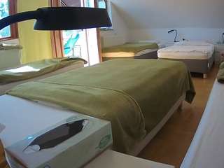voyeurcam-julmodels-bed-2
