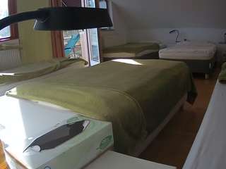 voyeurcam-julmodels-bed-2