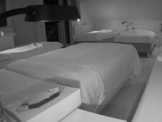 voyeurcam-julmodels-bed-2
