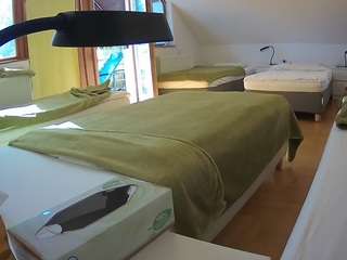 voyeurcam-julmodels-bed-2