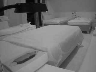 voyeurcam-julmodels-bed-2