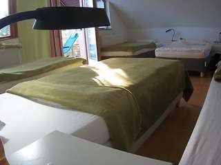 voyeurcam-julmodels-bed-2