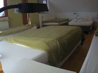 voyeurcam-julmodels-bed-2