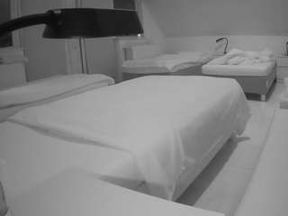 voyeurcam-julmodels-bed-2
