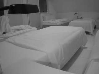 voyeurcam-julmodels-bed-2