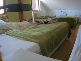 voyeurcam-julmodels-bed-2