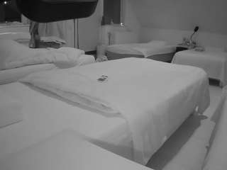 voyeurcam-julmodels-bed-2