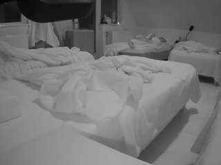 voyeurcam-julmodels-bed-2