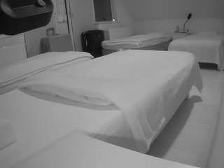 voyeurcam-julmodels-bed-2