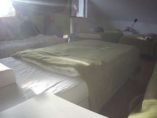 voyeurcam-julmodels-bed-2
